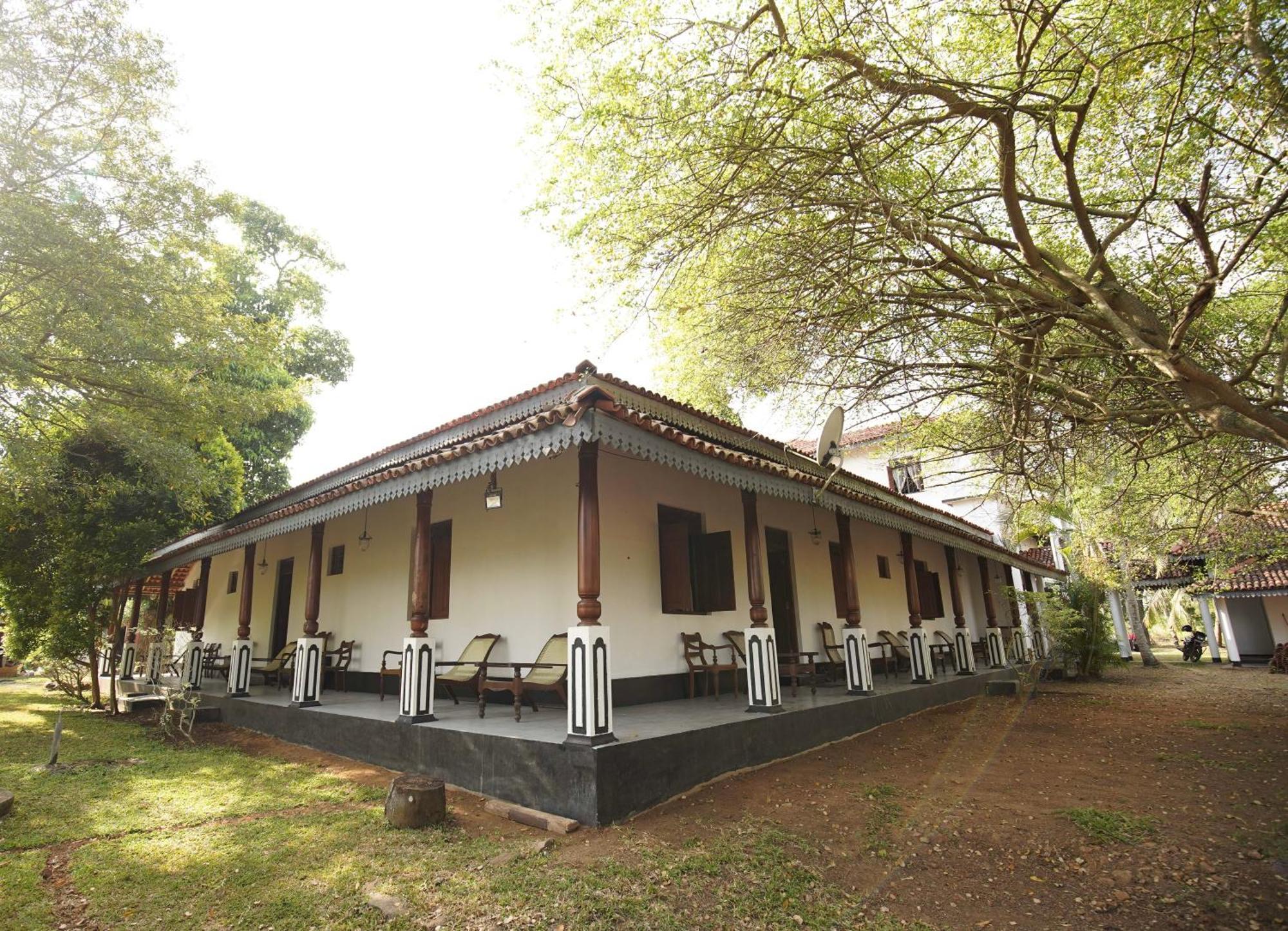 Illukawela Walauwa Hotel Embilipitiya Exterior photo